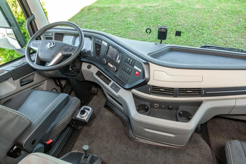 Седельный тягач DongFeng KX 4x2